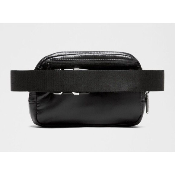lululemon everywhere belt bag shiny black Bag, (LU9B78S) : Sports & Outdoors Keep them close in this versatile belt bag that helps you get out the door and on to your next adventure lululemon everywhere belt bag 1l